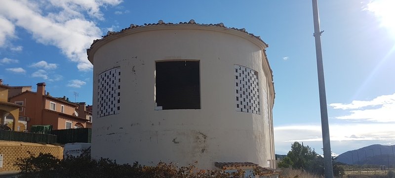 Compra tu local comercial por 22400 con 98m en condiciones de restauracin en calle poligono el muscaret local 7 Relleu
