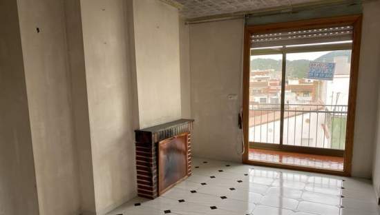 Compra tu piso en cvalle ux Artana por 56000 de 115m y 4 habitaciones