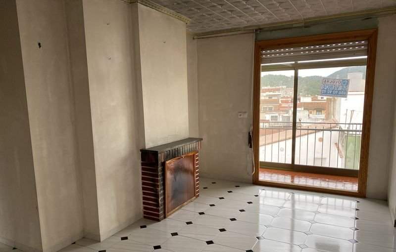 Compra tu piso en cvalle ux Artana por 56000 de 115m y 4 habitaciones