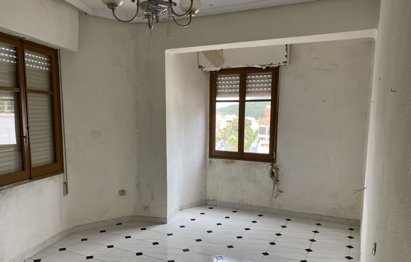 Compra tu piso en cvalle ux Artana por 56000 de 115m y 4 habitaciones