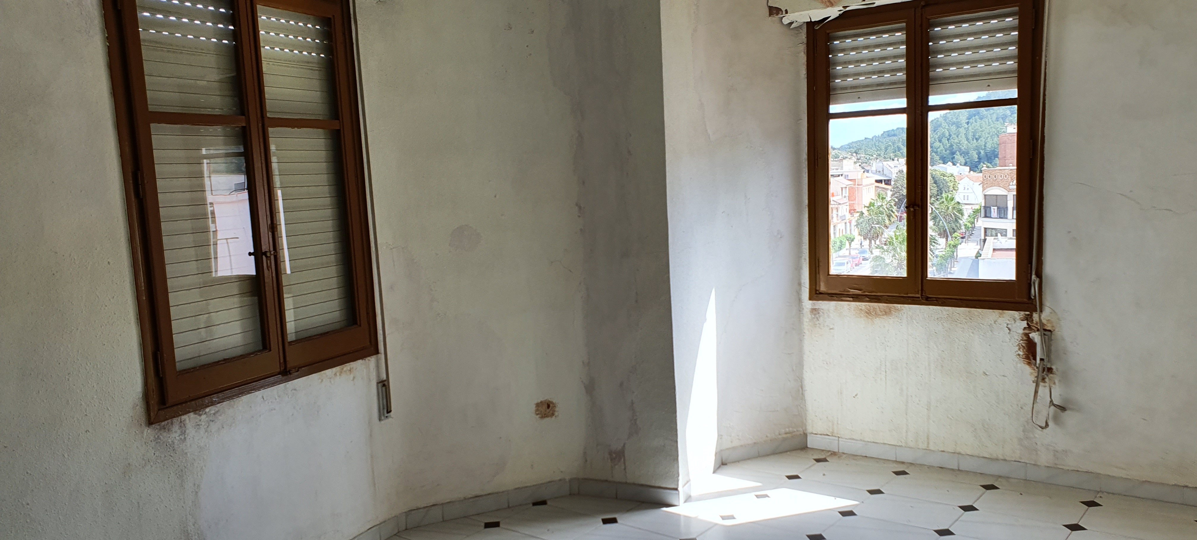 Compra tu piso en cvalle ux Artana por 56000 de 115m y 4 habitaciones