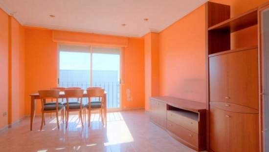 Venta de piso por 93800 con 108m y cuatro habitaciones en calle primero de mayo en ChilchesXilxes