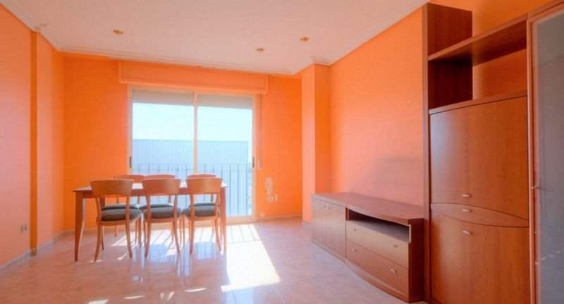 Venta de piso por 93800 con 108m y cuatro habitaciones en calle primero de mayo en ChilchesXilxes