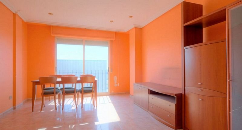 Venta de piso por 93800 con 108m y cuatro habitaciones en calle primero de mayo en ChilchesXilxes