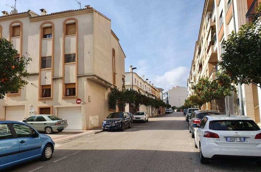 Local Comercial en venta  en Avenida Alcudia Benissa Alicante