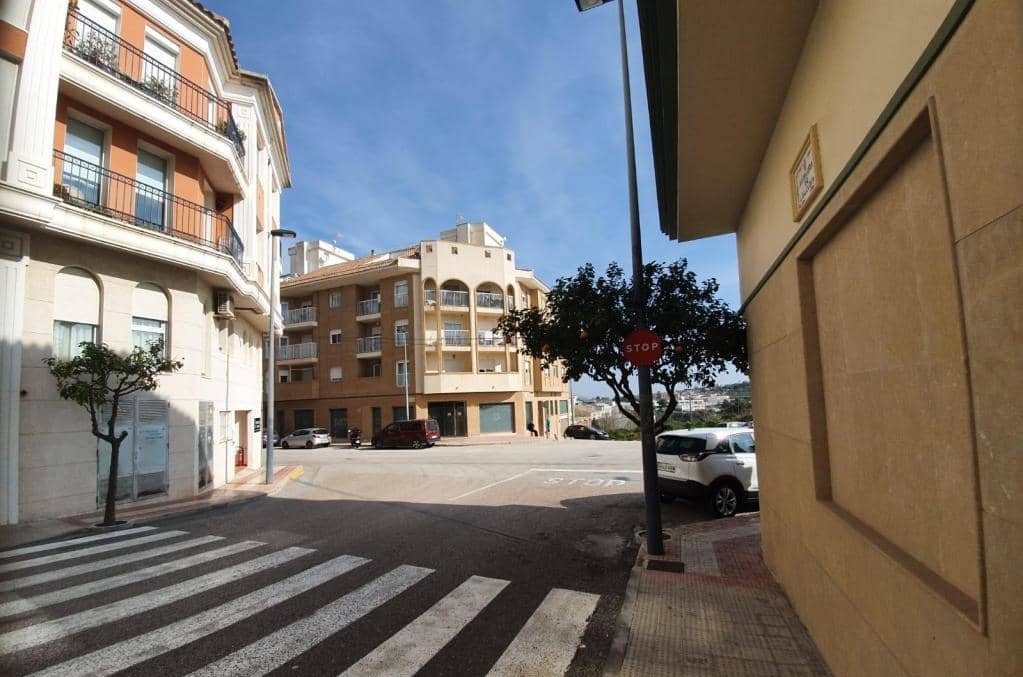 Local Comercial en venta  en Avenida Alcudia Benissa Alicante
