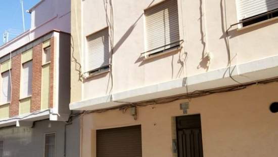 Compra piso en cbisbe lluis perez en Burriana por 28000 de 46m y tres habitaciones