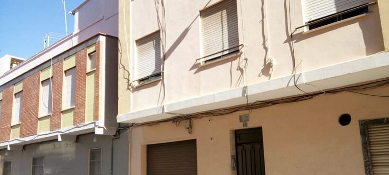 Compra piso en cbisbe lluis perez en Burriana por 28000 de 46m y tres habitaciones