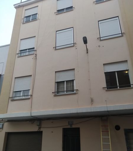 Compra piso en cbisbe lluis perez en Burriana por 28000 de 46m y tres habitaciones