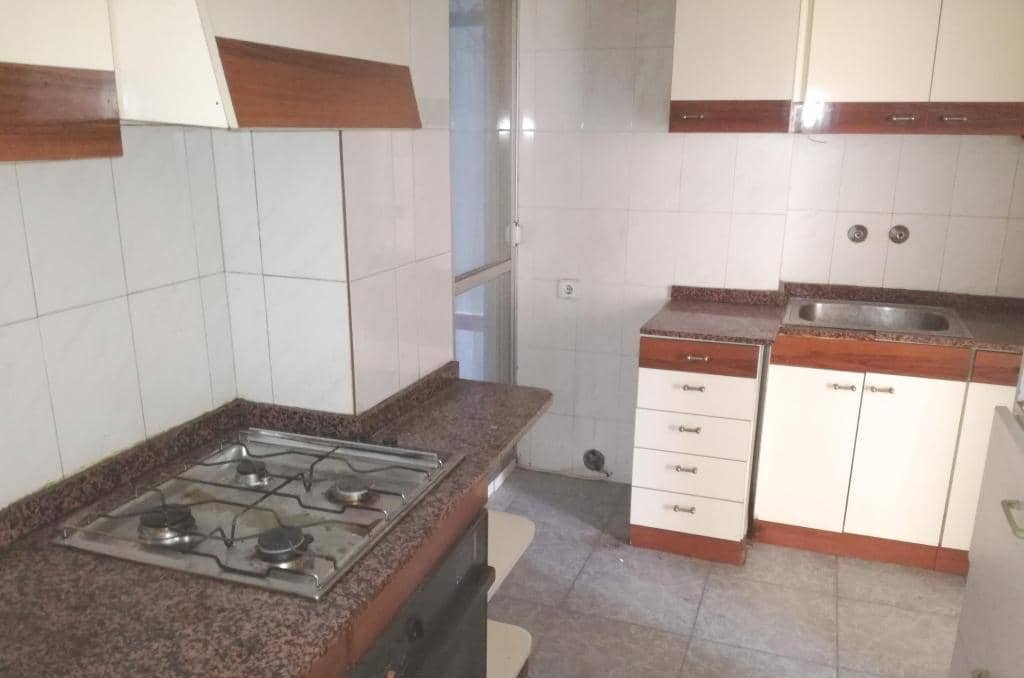 Piso en venta  en Calle Luis Marti Monvar Alicante