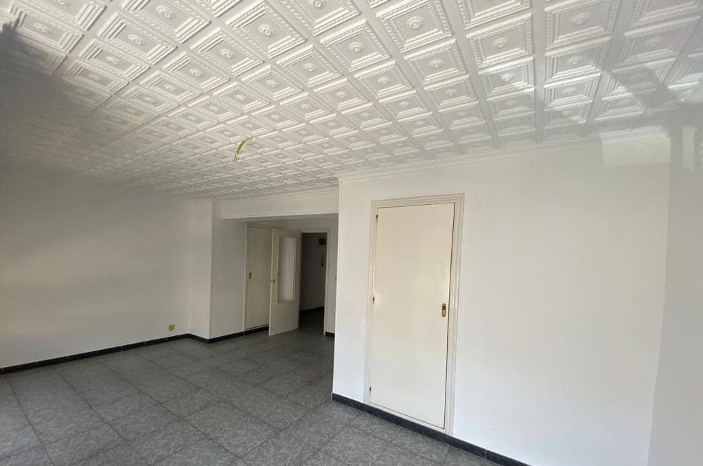 Piso en venta  en Calle Luis Marti Monvar Alicante