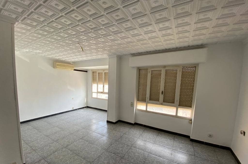 Piso en venta  en Calle Luis Marti Monvar Alicante