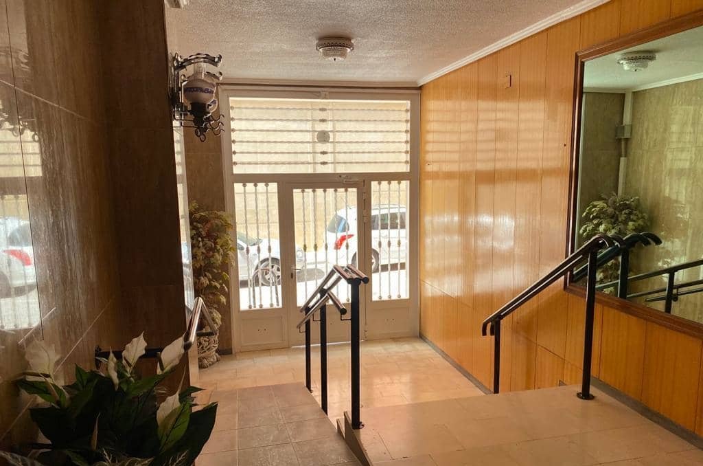 Piso en venta  en Calle Luis Marti Monvar Alicante