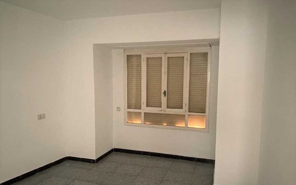 Piso en venta  en Calle Luis Marti Monvar Alicante