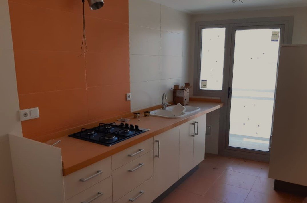 Piso en venta en AV. 9 D'octubre, L'alcúdia De Crespíns, Valencia de 120m, 3 habitaciones y 2 baños