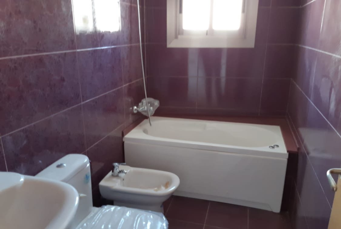 Piso en venta en AV. 9 D'octubre, L'alcúdia De Crespíns, Valencia de 120m, 3 habitaciones y 2 baños