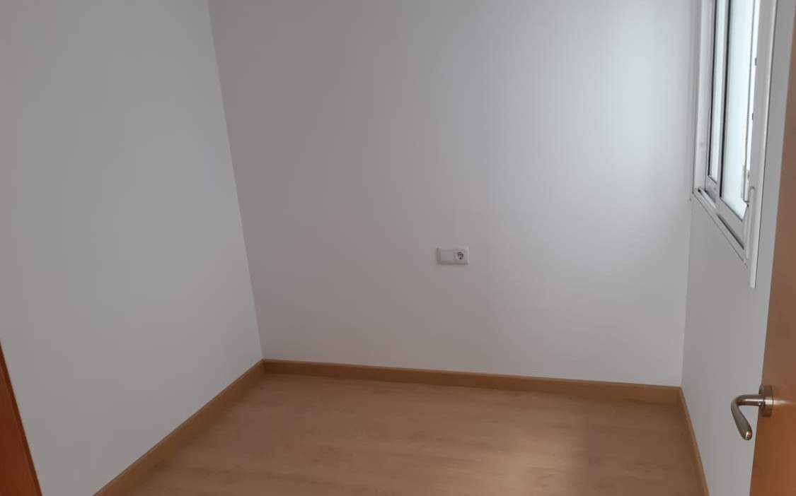 Piso en venta en AV. 9 D'octubre, L'alcúdia De Crespíns, Valencia de 120m, 3 habitaciones y 2 baños