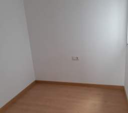 Piso en venta en AV. 9 D'octubre, L'alcúdia De Crespíns, Valencia de 120m, 3 habitaciones y 2 baños