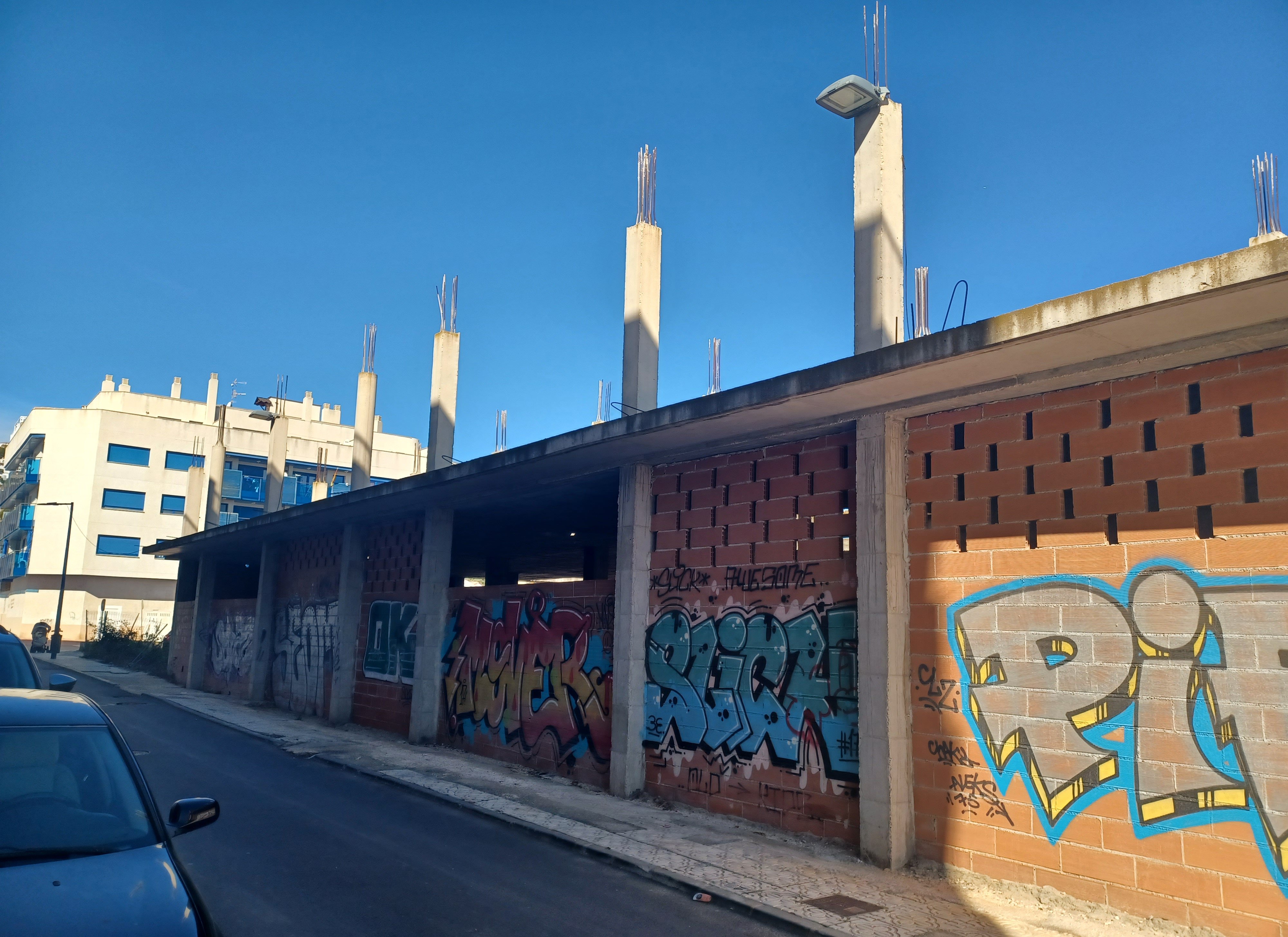 Edificio en construcción detenida en C Pigmalion