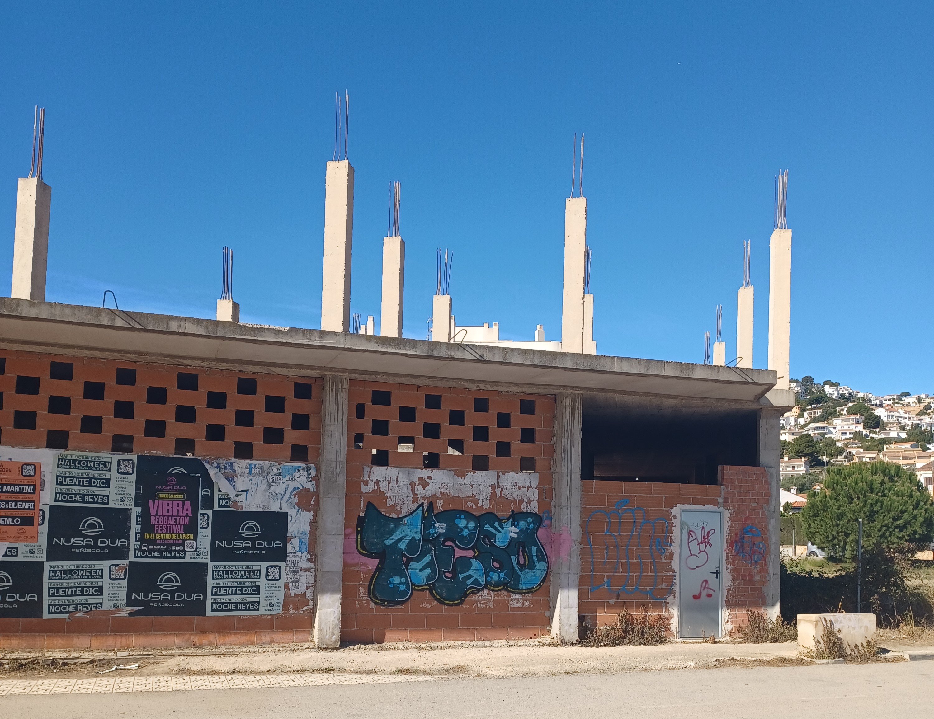 Edificio en construcción detenida en C Pigmalion