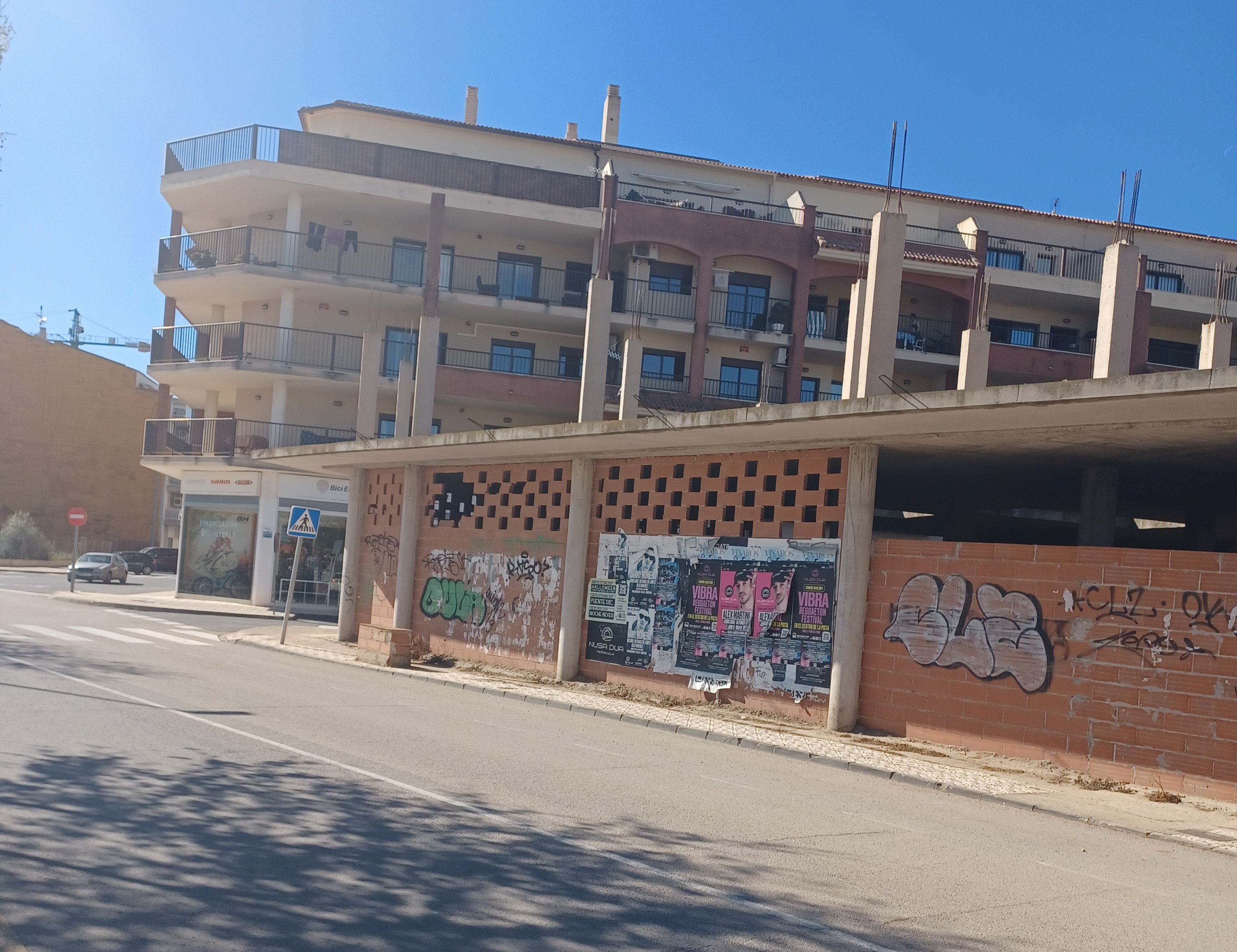 Edificio en construcción detenida en C Pigmalion