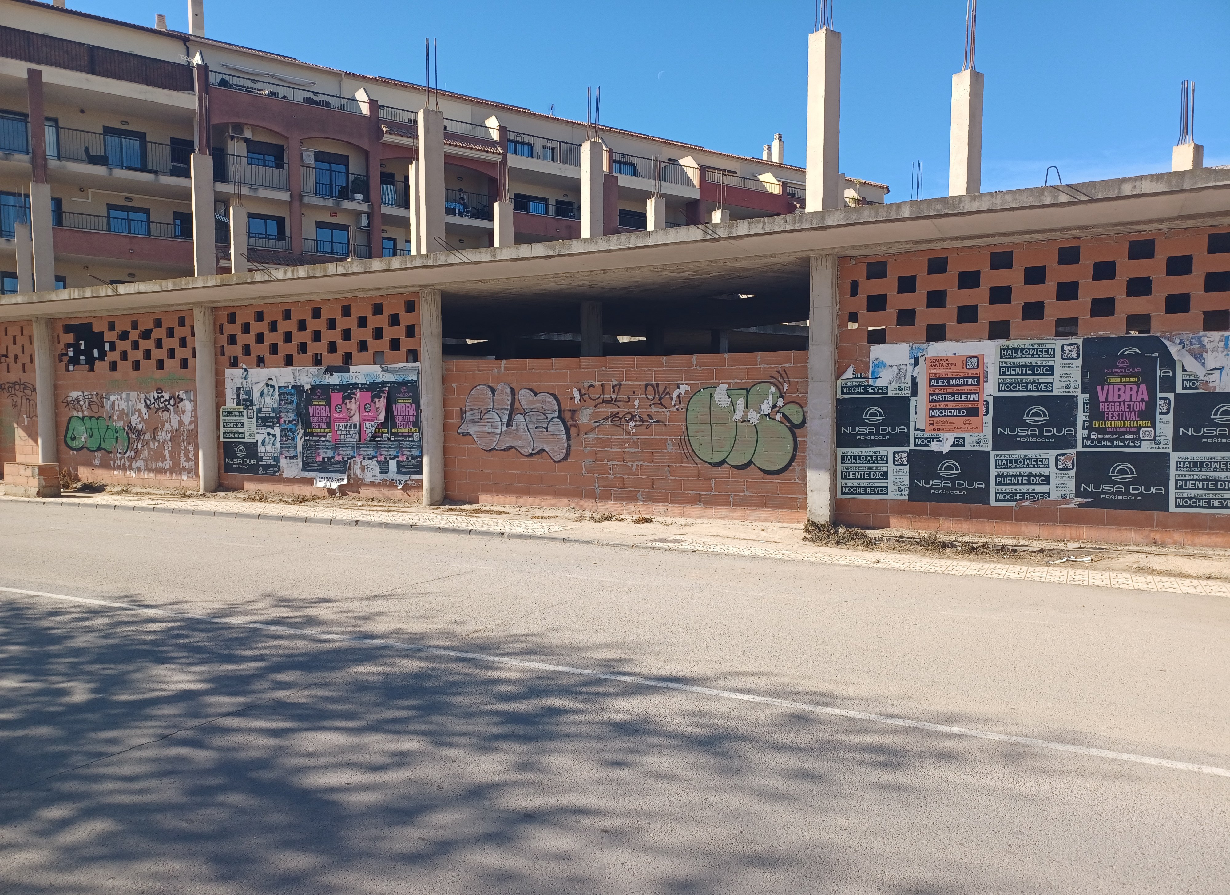 Edificio en construcción detenida en C Pigmalion