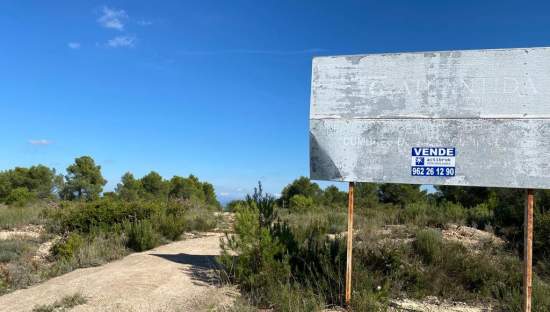 Adquiere suelo urbanizable residencial en calle la solana en MogenteMoixent por 102000 de 83752m