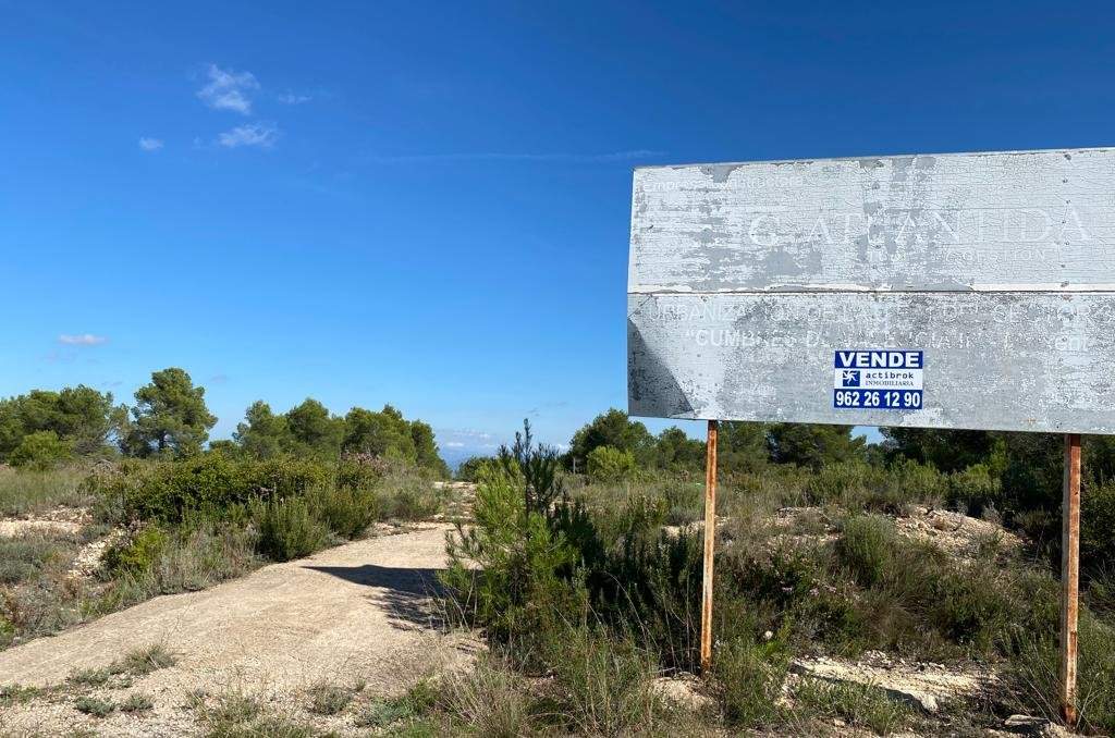 Adquiere suelo urbanizable residencial en calle la solana en MogenteMoixent por 102000 de 83752m