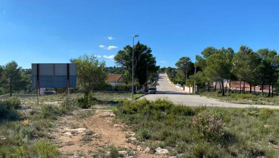Adquiere suelo urbanizable residencial en calle la solana en MogenteMoixent por 102000 de 83752m