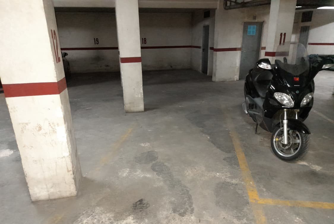 Garaje en venta  en Avenida Doctor Peset Aleixandre Valencia Valencia