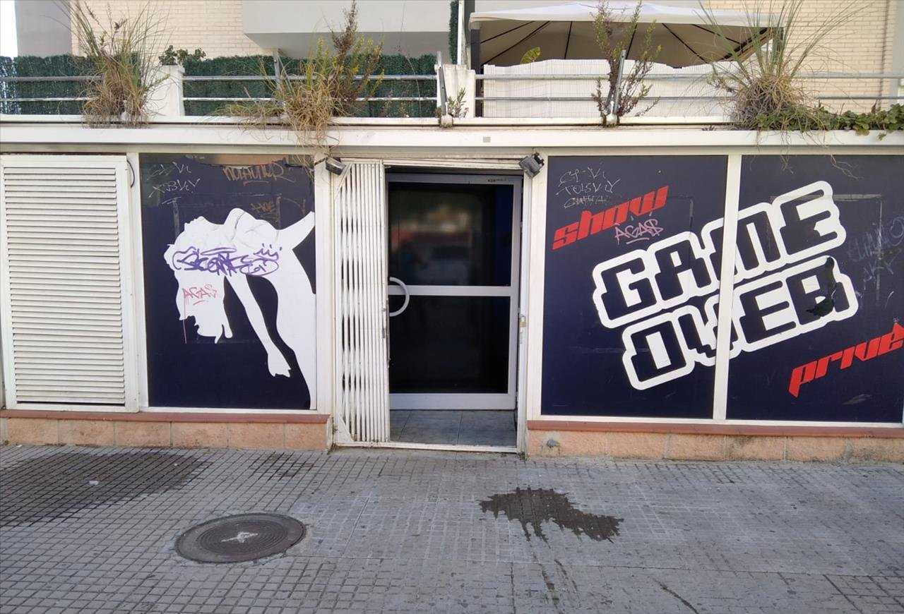 Local comercial disponible en ccamp morvedre edif bitacora Gandia por 82000 de 94m en condiciones de restauracin
