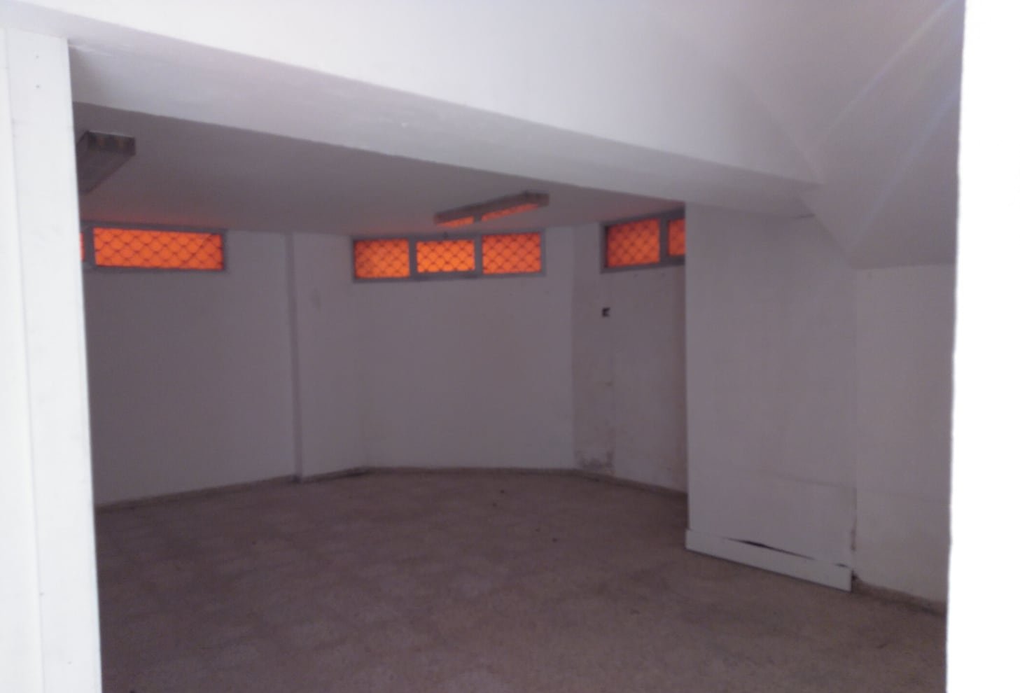Local comercial a la venta en calle plaza del mercat Almenara por 156600 de 535m en perfectas condiciones