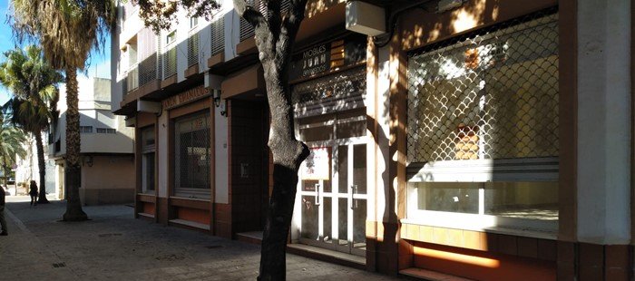 Local comercial a la venta en calle plaza del mercat Almenara por 156600 de 535m en perfectas condiciones