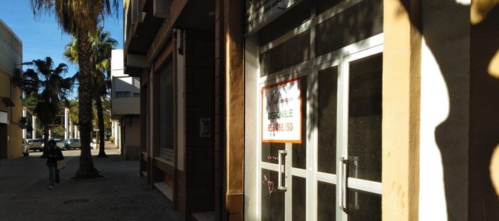 Local comercial a la venta en calle plaza del mercat Almenara por 156600 de 535m en perfectas condiciones