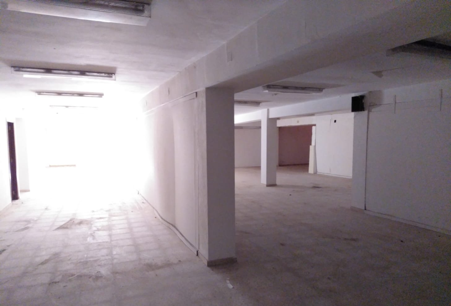 Local comercial a la venta en calle plaza del mercat Almenara por 156600 de 535m en perfectas condiciones