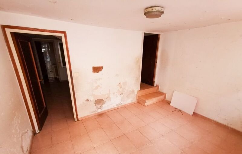 Compra casa en calle campana Coves de Vinrom les por 52000 de 96m y cinco habitaciones