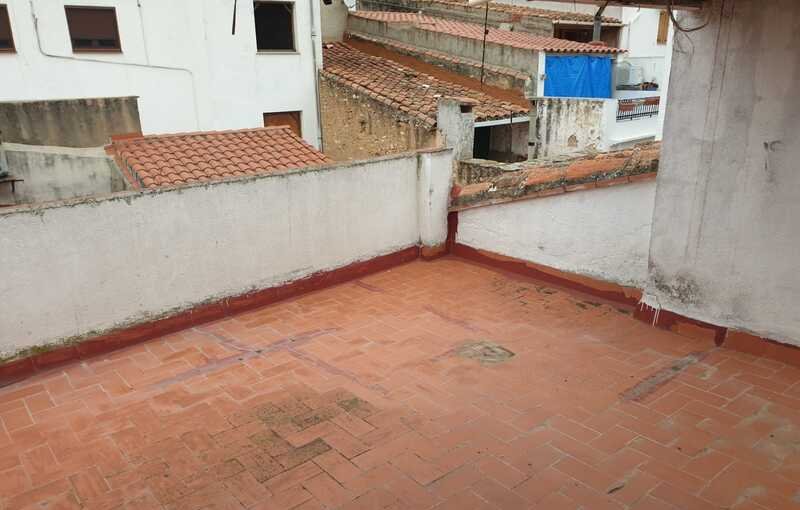 Compra casa en calle campana Coves de Vinrom les por 52000 de 96m y cinco habitaciones