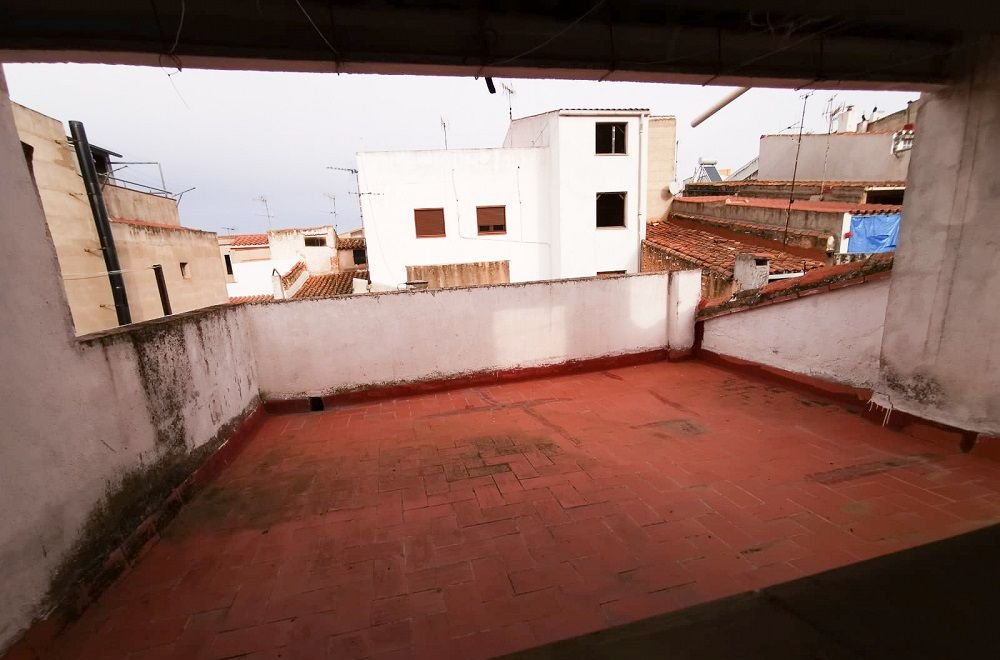 Compra casa en calle campana Coves de Vinrom les por 52000 de 96m y cinco habitaciones
