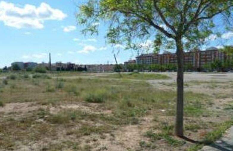 Descubre suelo urbanizable residencial en calle carrer poligono n? 24 en Aldaia por 116.000 con 3.324m