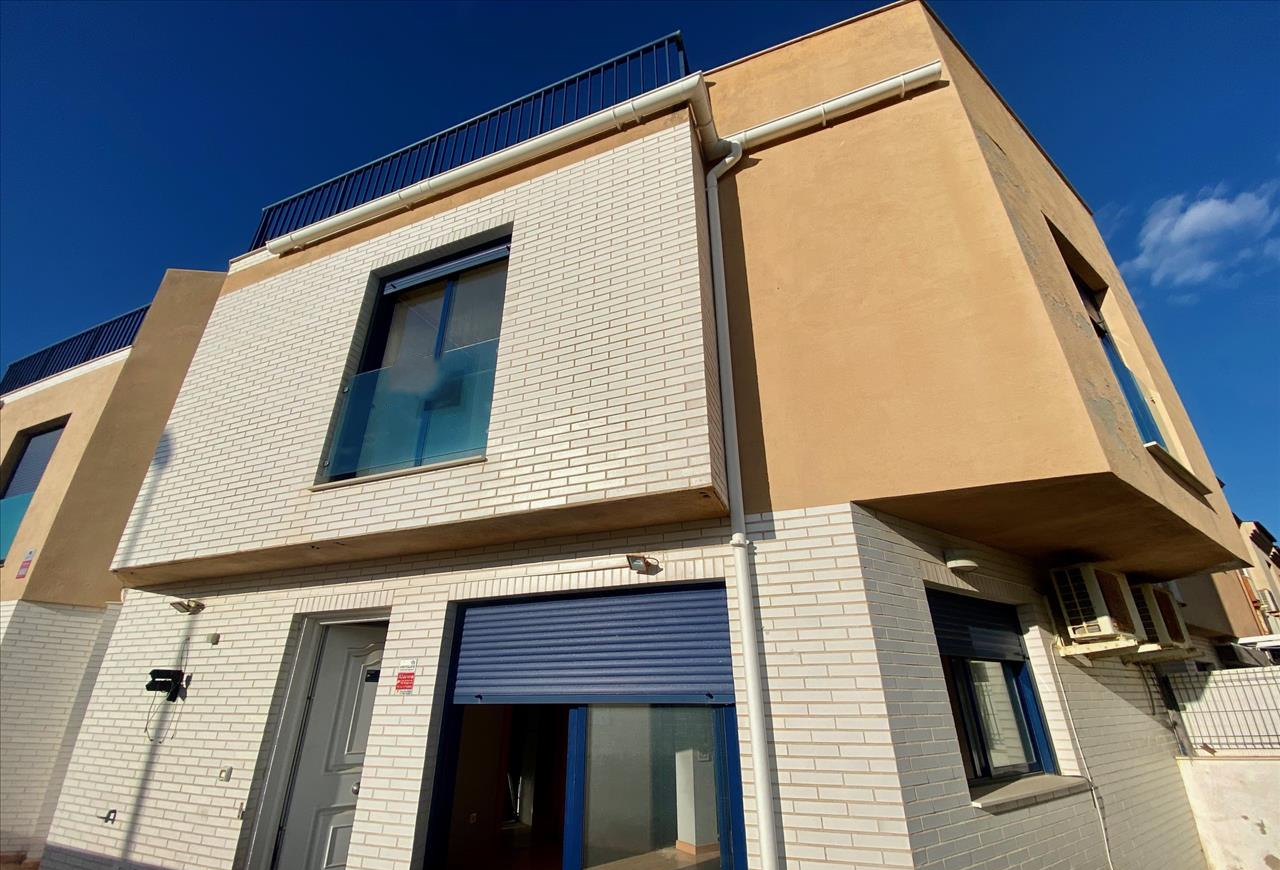 Casa Adosada En Venta En Mediterranea, Almazoraalmassora