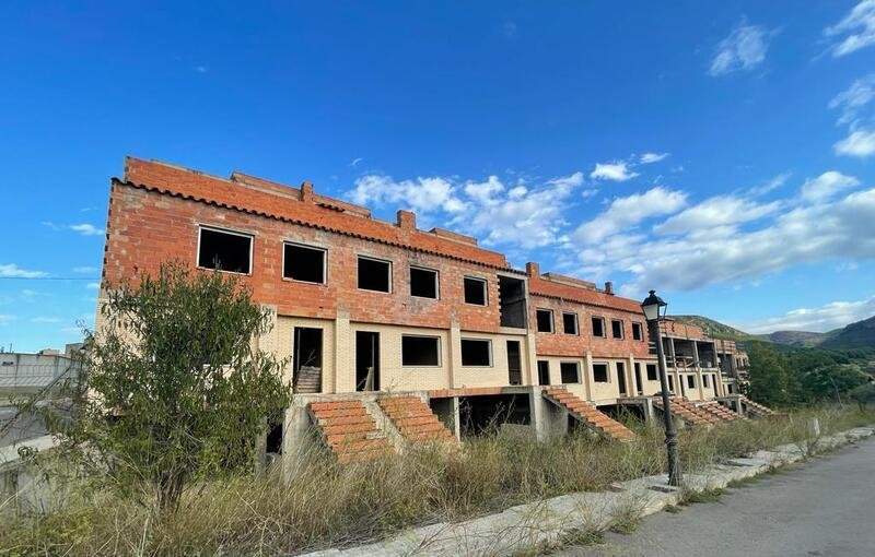 Suelo urbano residencial en venta en calle crevaeta en Figueroles de 2.476m