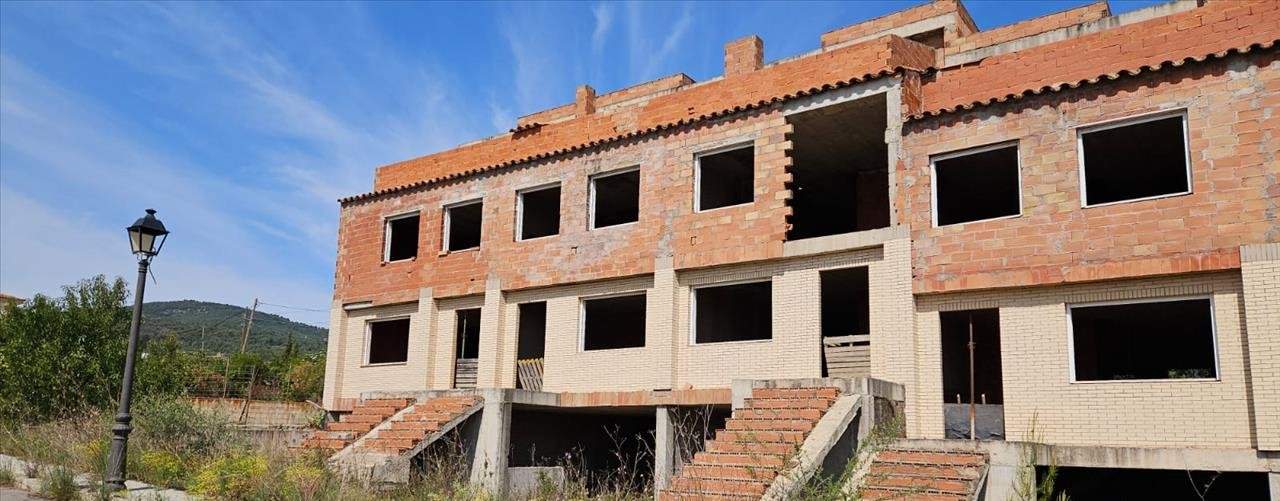 Suelo urbano residencial en venta en calle crevaeta en Figueroles de 2.476m
