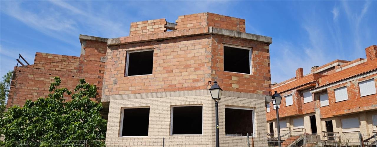 Suelo urbano residencial en venta en calle crevaeta en Figueroles de 2.476m