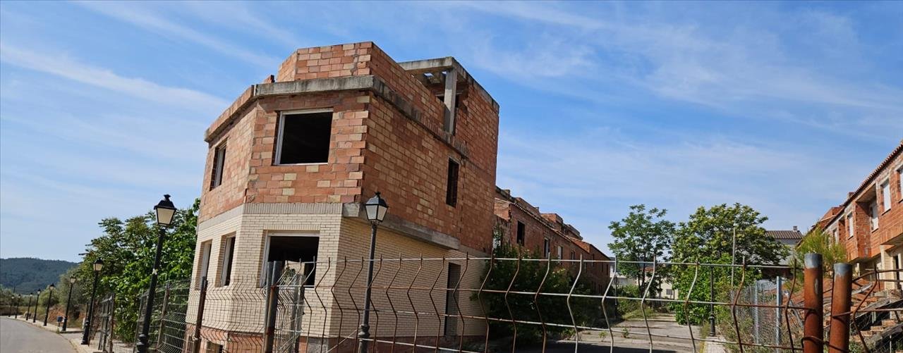 Suelo urbano residencial en venta en calle crevaeta en Figueroles de 2.476m