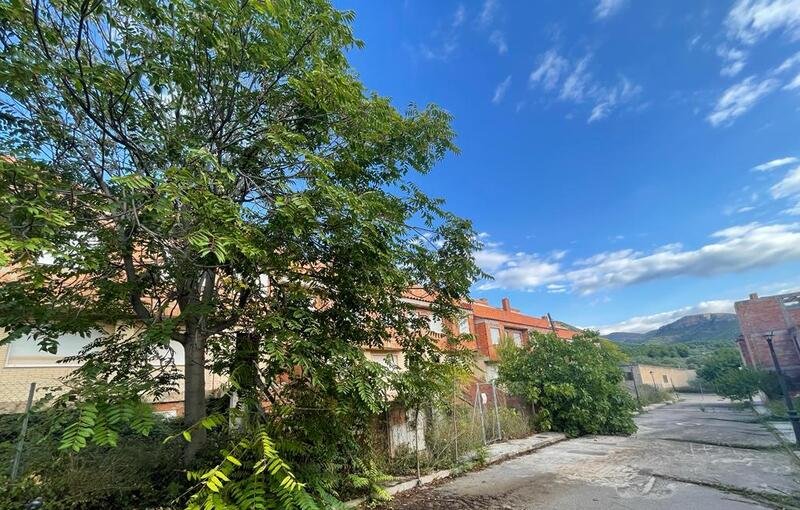 Suelo urbano residencial en venta en calle crevaeta en Figueroles de 2.476m