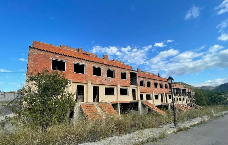 Suelo urbano residencial en venta en calle crevaeta en Figueroles de 2.476m