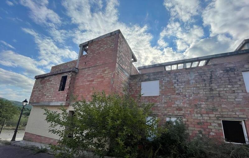 Suelo urbano residencial en venta en calle crevaeta en Figueroles de 2.476m
