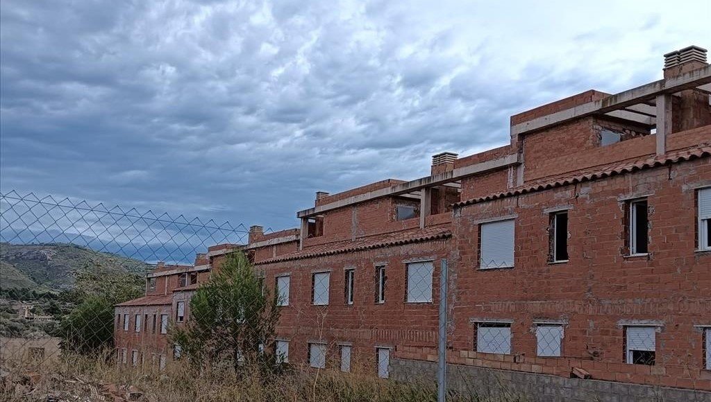 Suelo urbano residencial en venta en calle crevaeta en Figueroles de 2.476m