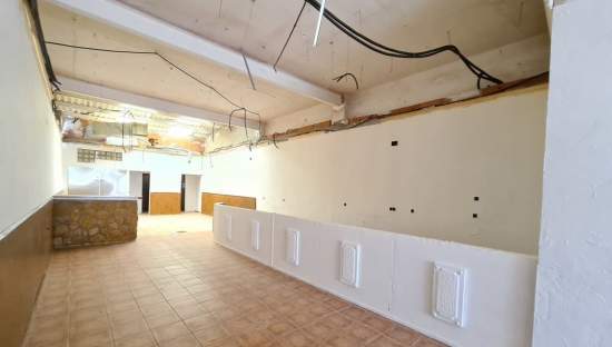 Local Comercial en venta  en Calle San Isidro Villena Alicante