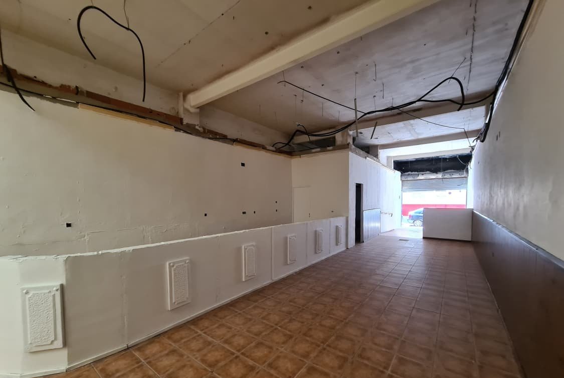 Local Comercial en venta  en Calle San Isidro Villena Alicante